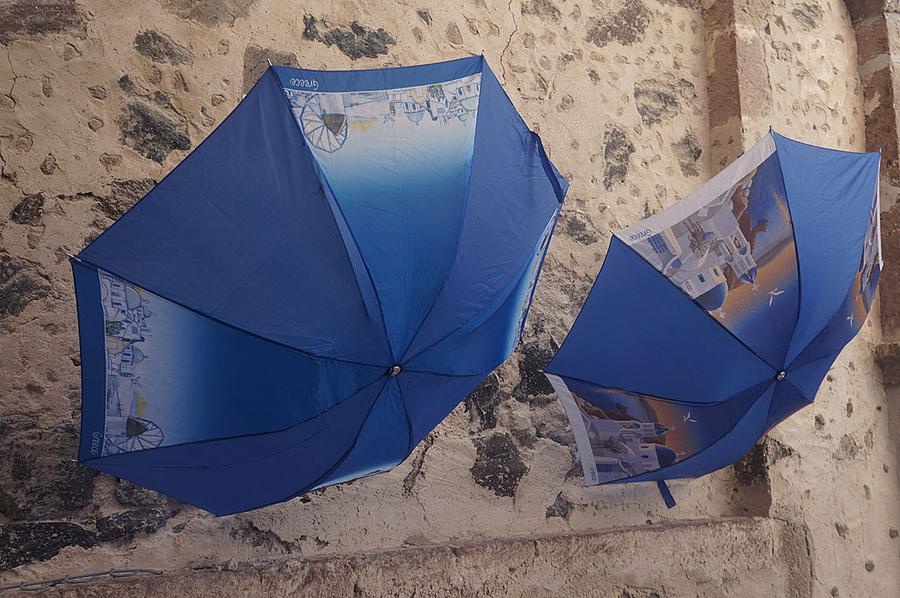 Paraplyer på Rhodos (om det nu skulle regna). Foto Marja Wiking
