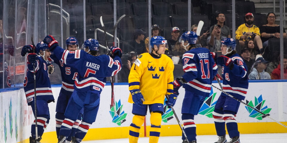 USA besegrade Sverige med 3–2 i JVM. Nu väntar en måstematch, mot Tyskland, för Juniorkronorna.