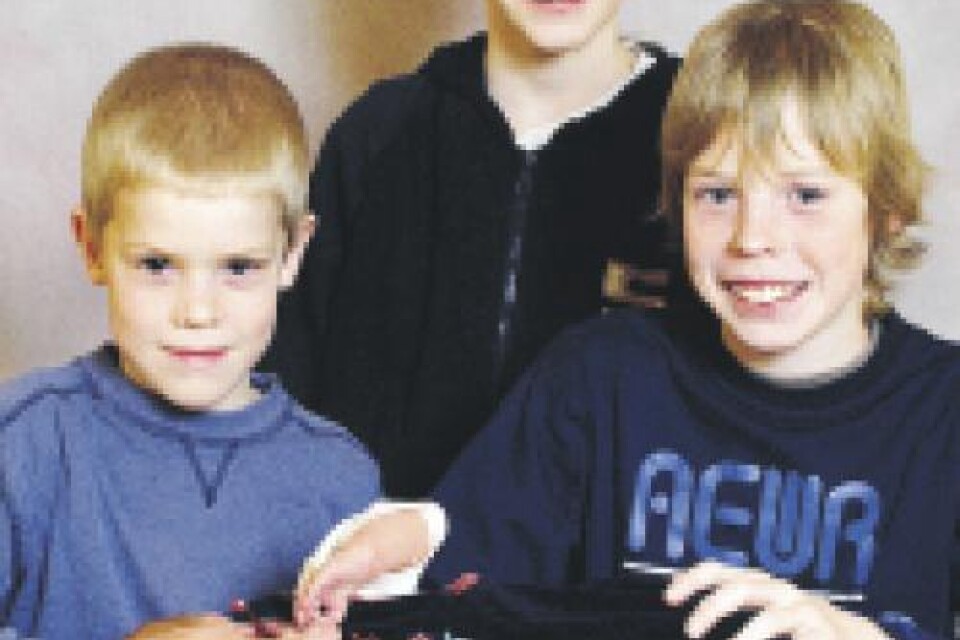 Liselott och Magnus Karlsson, Rinkaby 348, Ljungbyholm, fick den 3/3 en son som heter Viktor. Vikt 3 790 g, längd 51 cm. Syskon: Rasmus, Robin och Anton.