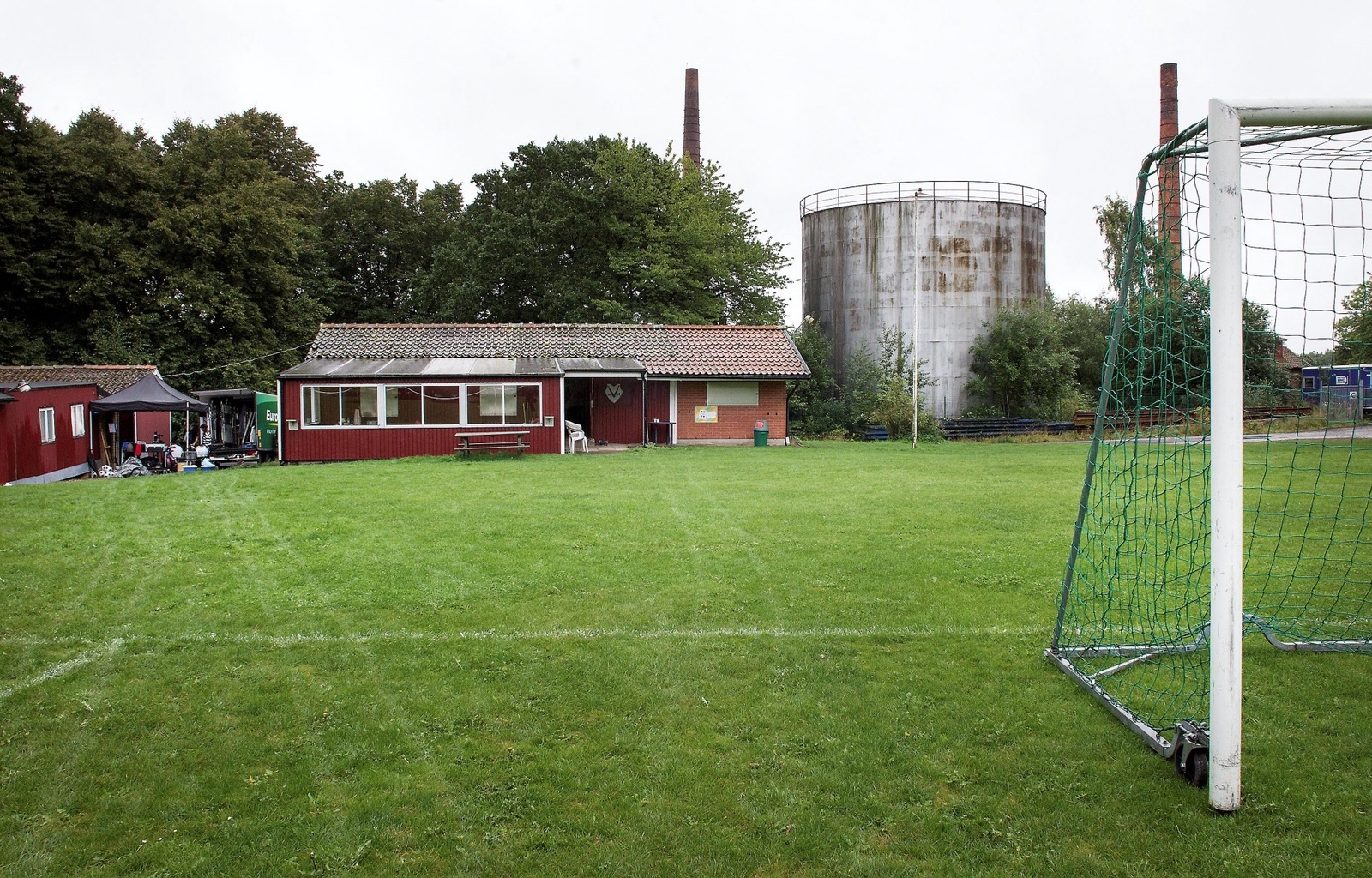 Minnesbergs idrottsplats blir Vinninge BK:s hemmaplan i nya tv-serien Lingonligan. Foto: Claes hall