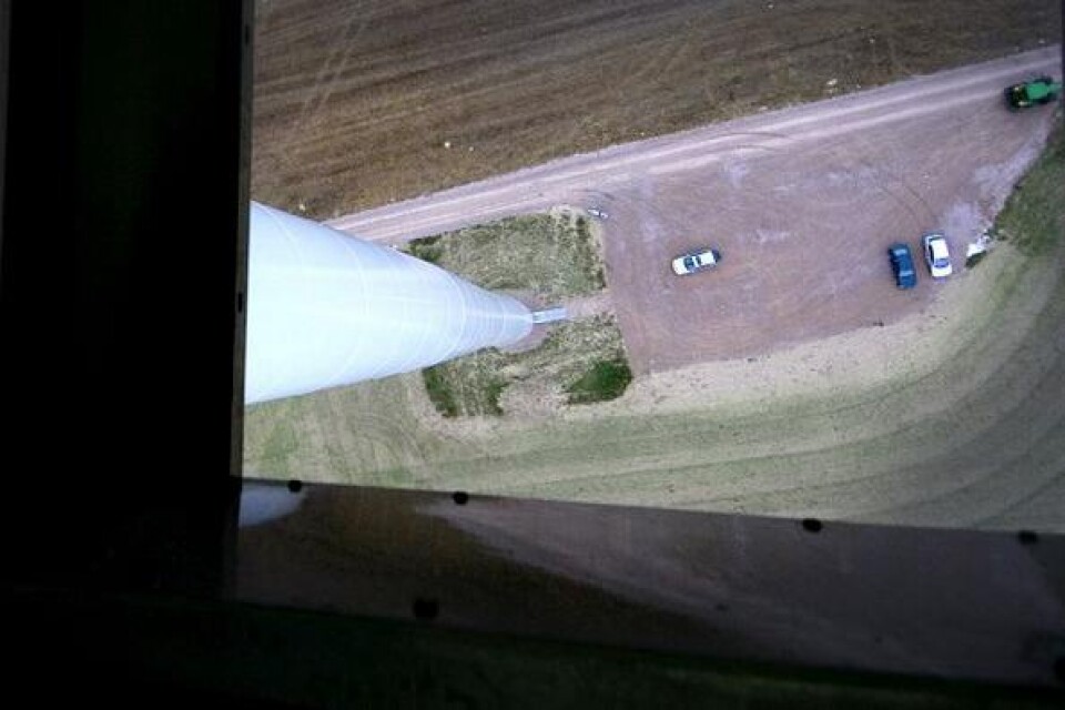 Utsikt från maskinhuset i toppen på ett av kraftverken. Bild: Lasse Ottosson