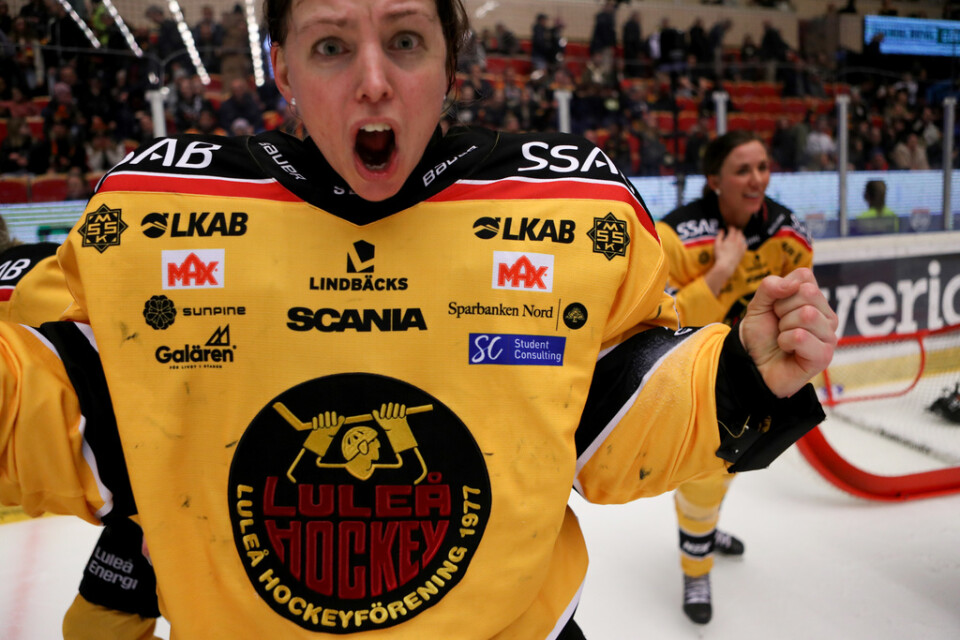 Sara Grahn jublar efter finalsegern mot Brynäs och klubbens femte raka SM-guld. Arkivbild.