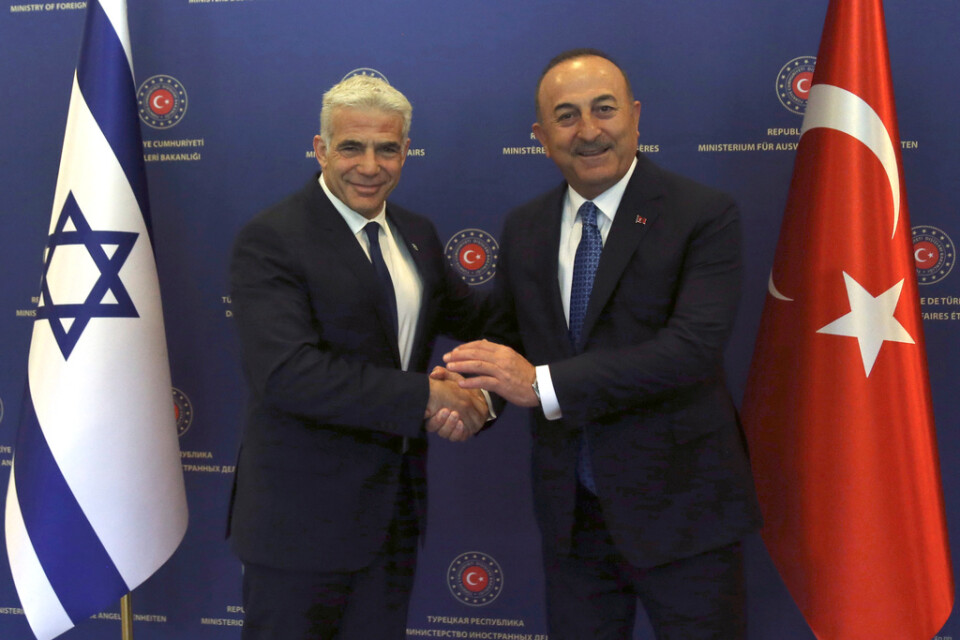 Israels premiärminister Yair Lapid och Turkiets utrikesminister Mevlüt Cavusoglu vid ett möte i Ankara i slutet av juni.