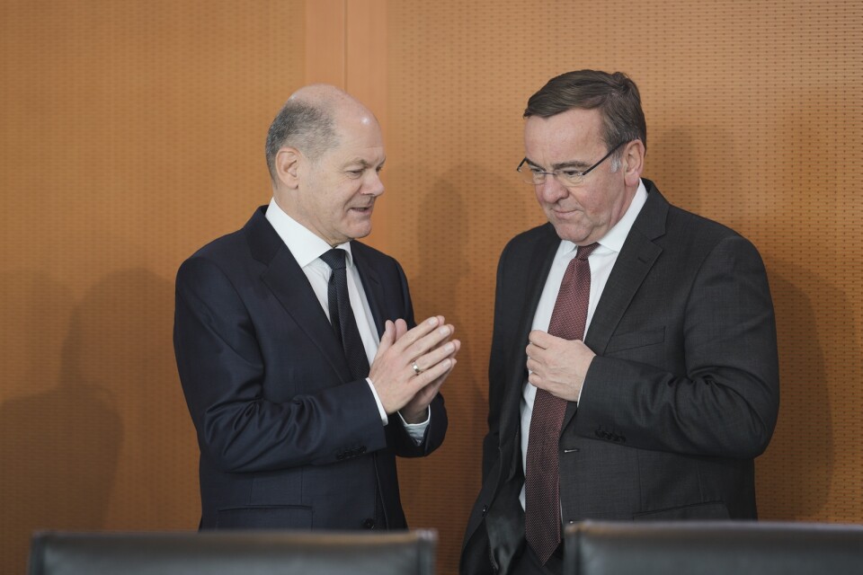 Tysklands förbundskansler Olaf Scholz tillsammans med den nye försvarsministern Boris Pistorius.