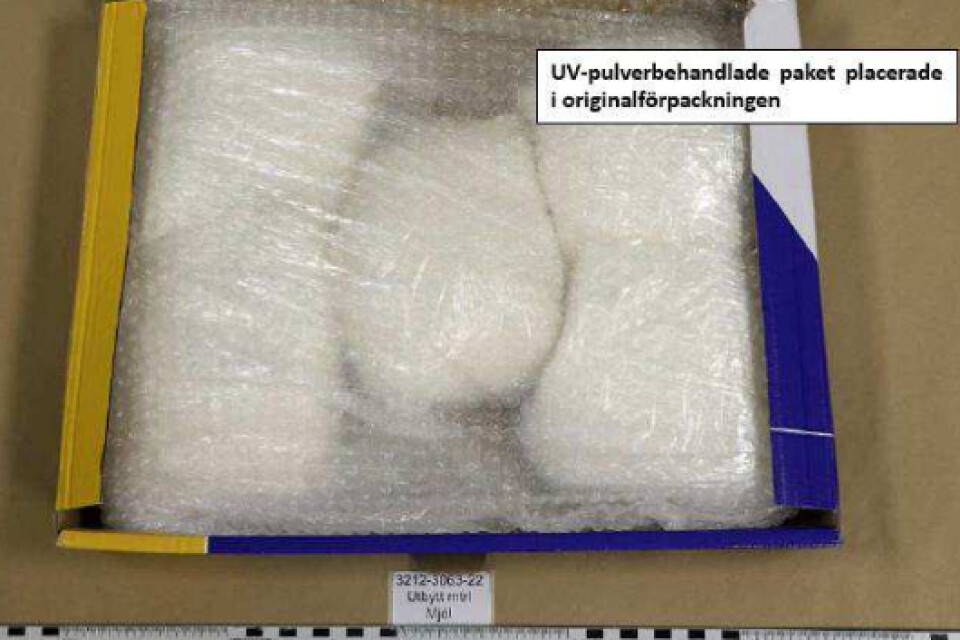 Amfetaminet byttes ut och de nya paketen behandlades med fluorescerande pulver.