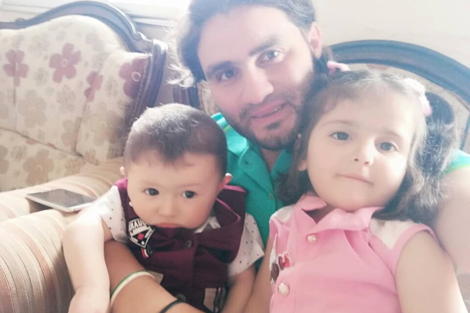 Den syriske aktivisten Abdulkafi Alhamdo bor i rebellkontrollerat område tillsammans med sin fru och barnen Lamar och Mohammed.
