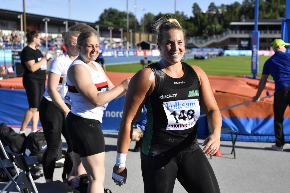 Fanny Roos efter sitt svenska rekord i söndags. I dag slog Roos till på nytt och förbättrade rekordet med en centimeter vid tävlingar i tjeckiska Kladno.