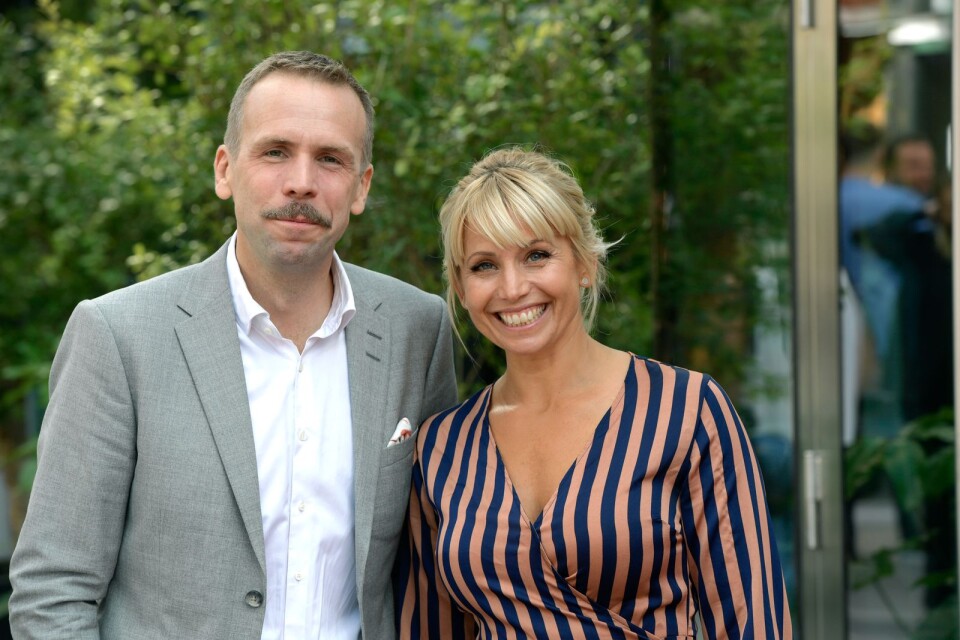 TV-kocken Tina Nordström och skådespelaren Johan Östling blir nya programledare för "Hela Sverige bakar".