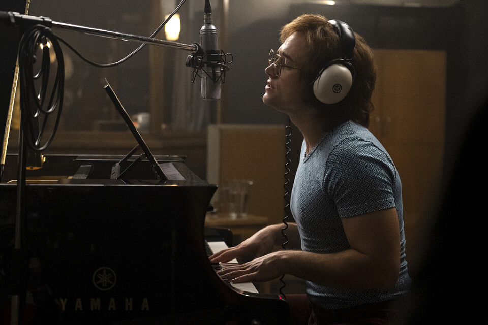 Taron Egerton spelar Elton John i "Rocketman". Pressbild.
