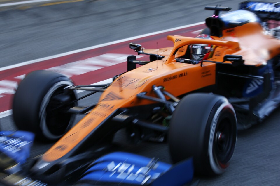 Brittiska motorjätten McLaren Group tvingas göra sig av med 1 200 tjänster.