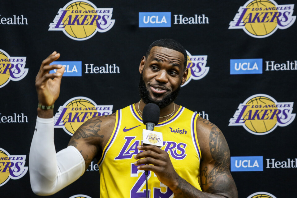 Los Angeles Lakers forward LeBron James ger sig in i kontroversen mellan NBA och Kina. Arkivbild.