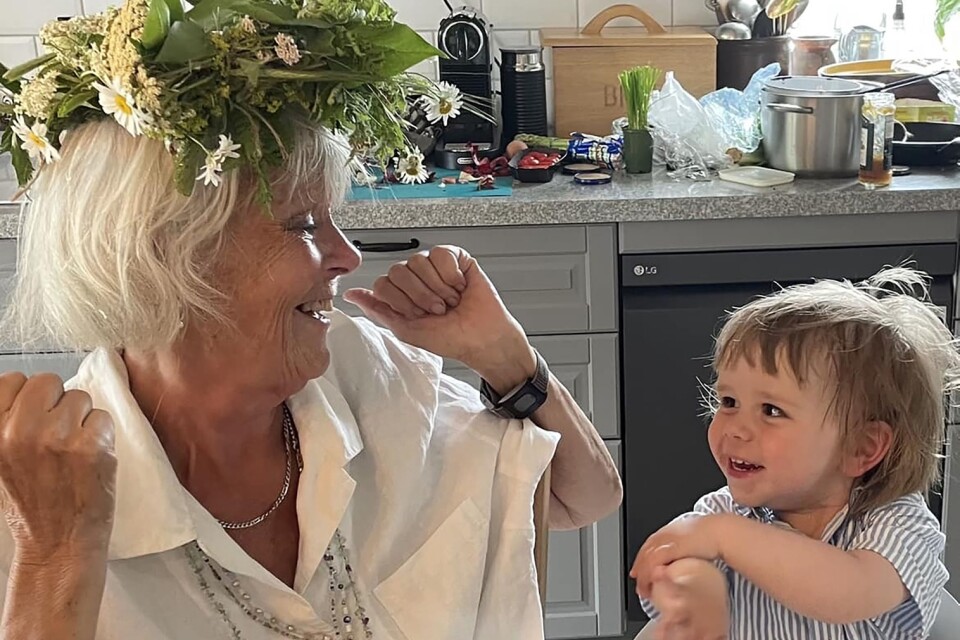 Inger Hansson tillsammans med barnbarnet Edward, den stora glädjen under hennes två sista levnadsår.