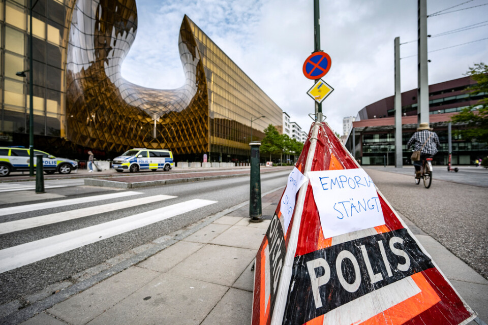 Den 19 augusti förra året sköts en 31-årig gängledare till döds på köpcentret Emporia i Malmö och en kvinna träffades av skott i ryggen. Nu börjar rättegången. Arkivbild.