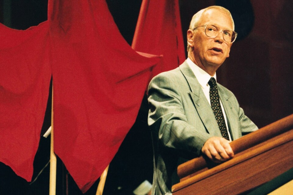 Stig Malm i talarstolen under LO-kongressen i Stockholm 1991.
