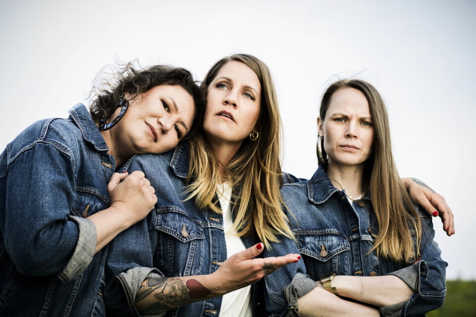 Emma Knyckare (mitten) leder "Flashback forever" tillsammans med Ina Lundström och "Scroll-Mia". Pressbild.