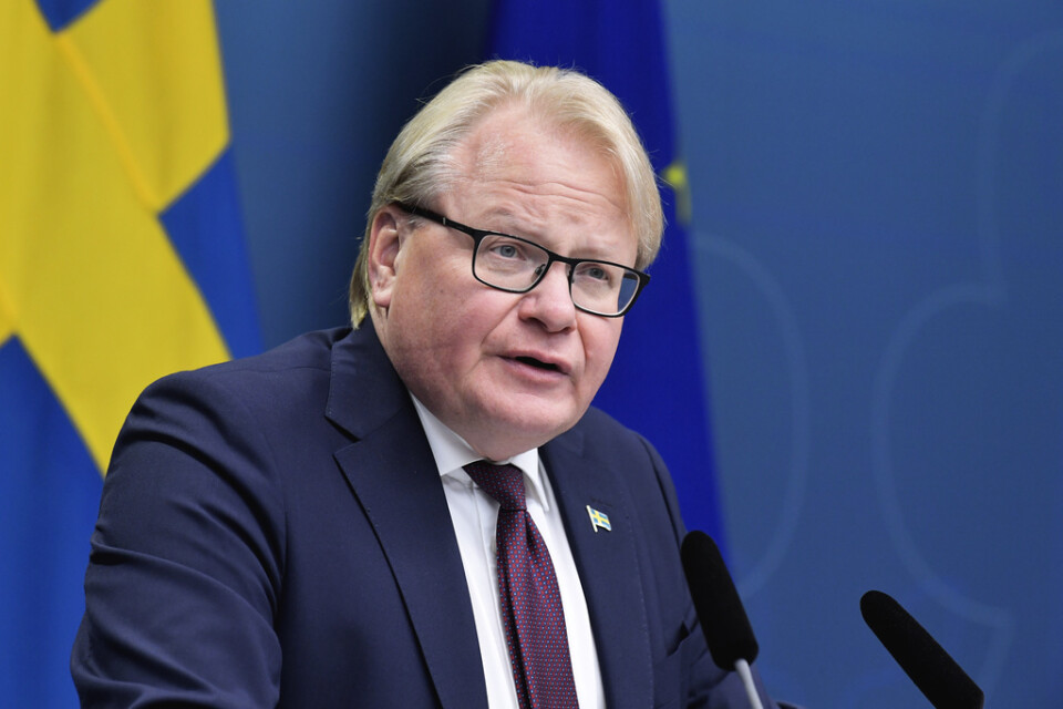 Försvarsminister Peter Hultqvist (S) säger att ett väpnat angrepp mot Sverige inte är uteslutet.