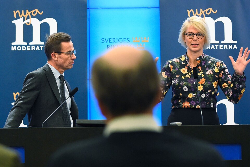 Moderaternas partiledare Ulf Kristersson och ekonomisk-politiska talesperson Elisabeth Svantesson (M) presenterar partiets budgetmotion under fredagen.