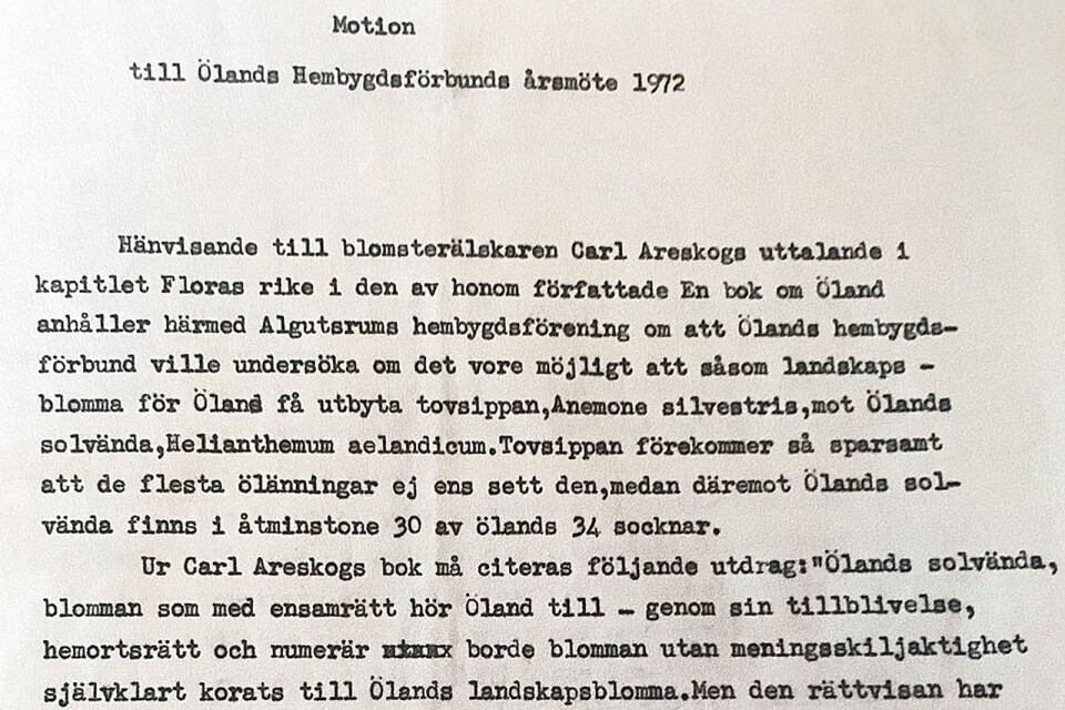 1972 tog Ingrid Lindåberg initiativ till en motion till Ölands hembygdsförbund om att byta ut tovsippan till den öländska solvändan som landskapsblomma. Så blev det.