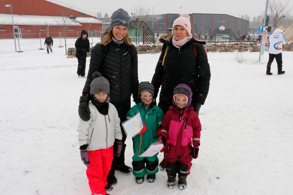 Eva Norling med mamma Ingrid och barnen Emmi, Eric och Alva var nöjda efter ett par timmar i den isande vinden.