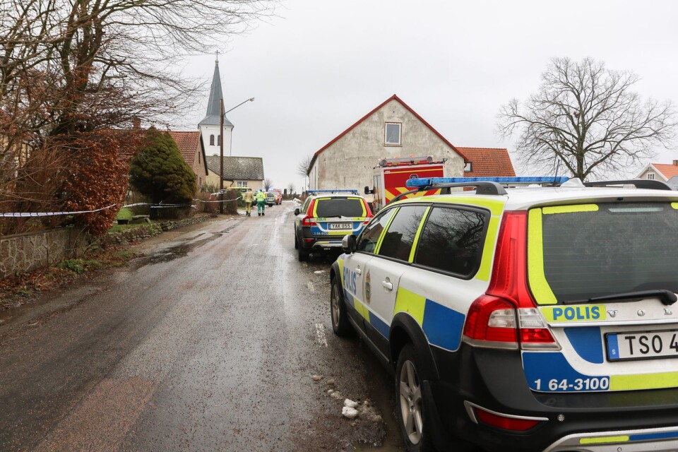 Polis, räddningstjänst och ambulans kallades till Vallby när larmet gick om en möjlig explosion.