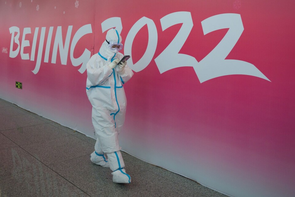 Att arbeta under det just nu pågående OS i Kina kräver full skyddsutrustning på grund av pandemin.