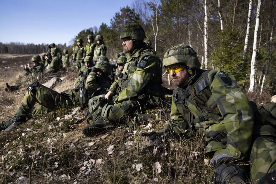 Insändarskribenterna vill se satsning på militären på Öland.
