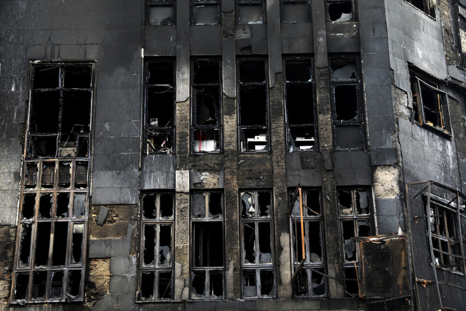 En förstörd byggnad som satts i brand under protesterna i Iran. Arkivbild.