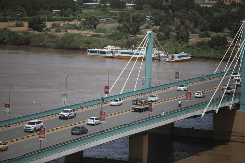 Bron som binder tvillingstäderna Omdurman och Khartum stängdes tidvis efter kuppförsöket – dock inte när denna bild togs.