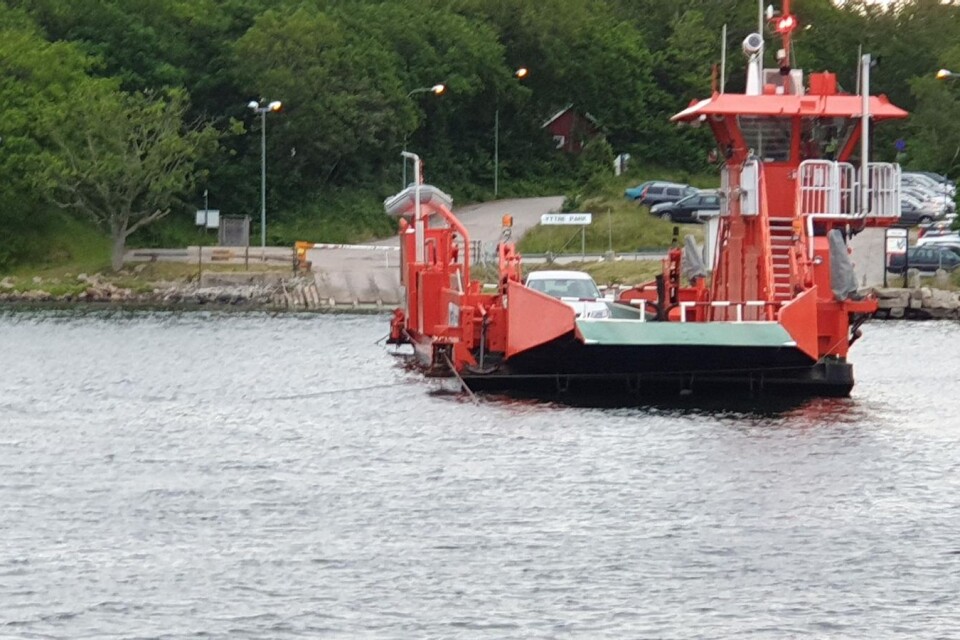 Linfärjan till Hästholmen som i lördags fick driftstörningar efter vajertrassel med skärgårdsbåten Wittus.