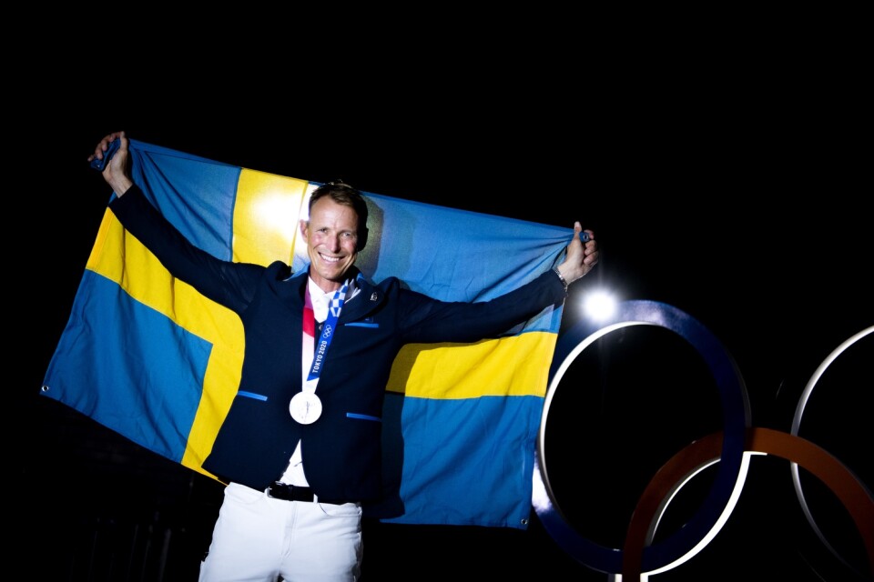 Peder Fredricson med sitt silver. Det kan bli en medalj till. Sverige går in i lagtävlingen som en av de tunga favoriterna.
