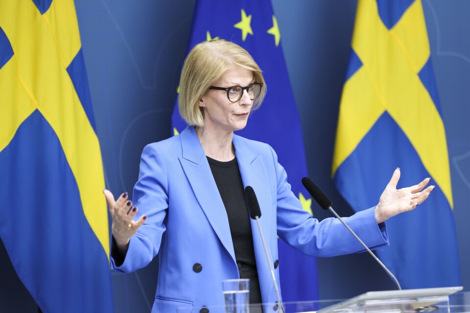 Finansminister Elisabeth Svantesson, moderaterna, vill inte kalla in matvarujättarna. Vi får vänta på vårbudgeten för att få besked om krispolitiken.