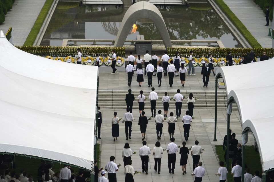 Årets minnesceremoni i Hiroshimas Peace Memorial Park var coronaanpassad och med färre deltagare än normalt.