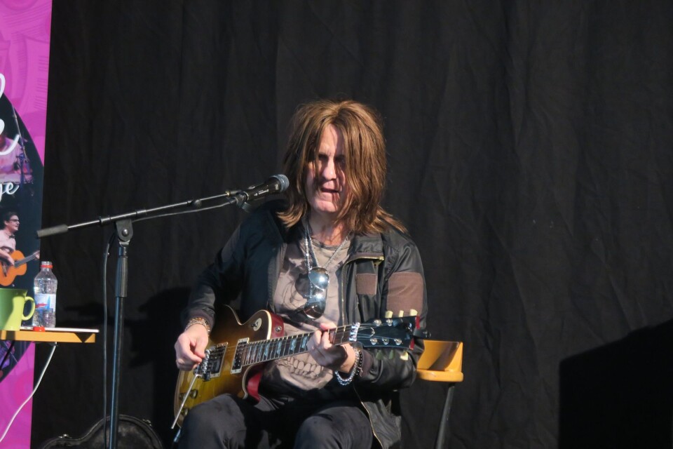 Gitarristen Kee Marcello, känd från från bandet Europe, gav gratiskonsert i Rödebyskolans matsal på onsdag kväll.
