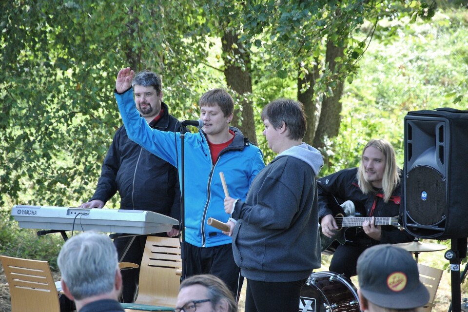 Onsdagsbandet (Andreas Bjärneroth, Daniel Larsson, Linda Andersson och Kristofer Stjärnquist) bjuder på glad musik.