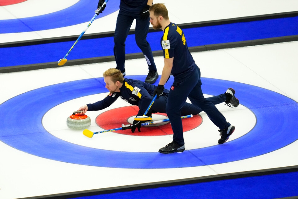 Niklas Edin visar vägen mot ännu en svensk seger i curling-VM i Ottawa, Kanada.