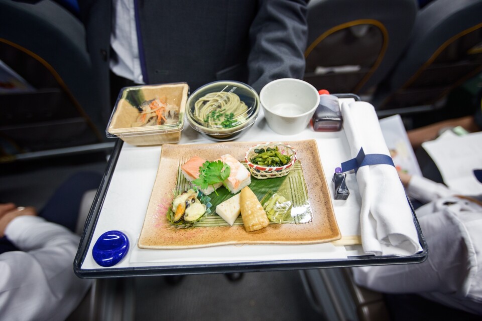 Finnairs maträtter kan nu beställas via Foodora inom Helsingfors-området. Bilden är från en flygning i affärsklass med Lufthansa. Arkivbild.