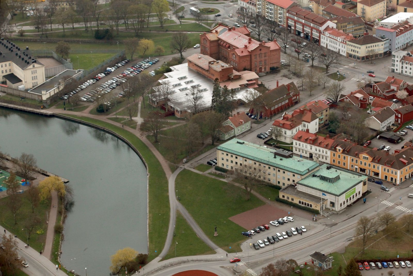 Här vid Systraströmmen, mellan Sveaplan, fängelset och Tullslätten, ska det nya kulturkvarteret etableras. Posthuset till höger med grönt tak.