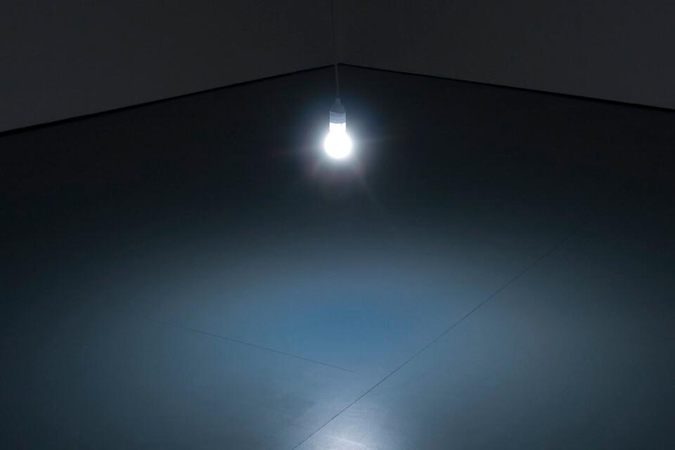 Katie Paterson: ”Light Bulb to Simulate Moonlight”, från 2008.