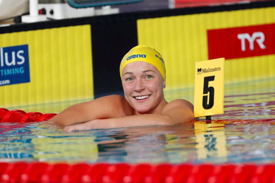 Sarah Sjöström vann guld på 50 meter fjärilsim under torsdagens EM-tävlingar i simning i Tollcross International Swimming Centre.