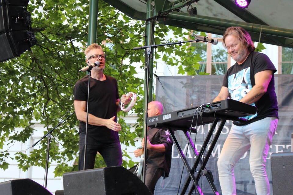 Micke Syd Andersson och Tommy Ekman bjöd på Freestyle, Style och Gyllene Tider-låtar när de spelade på Larmtorget under tisdagskvällen.