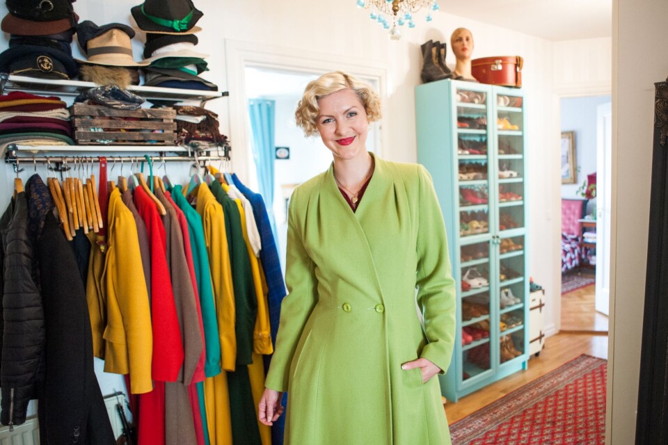 Att Emmy Nilsson gillar färg syns både i hennes kläder och därhemma, där mycket går i olika nyanser av mint- och smaragdgrönt.