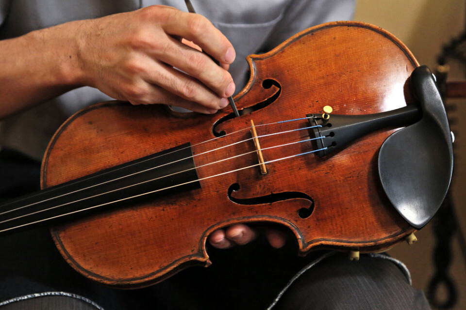En 300-år gammal Stradivarius kan dra in rekordsumman 20 miljoner dollar då den i juni går under klubban på en auktion i London. Arkivbild.