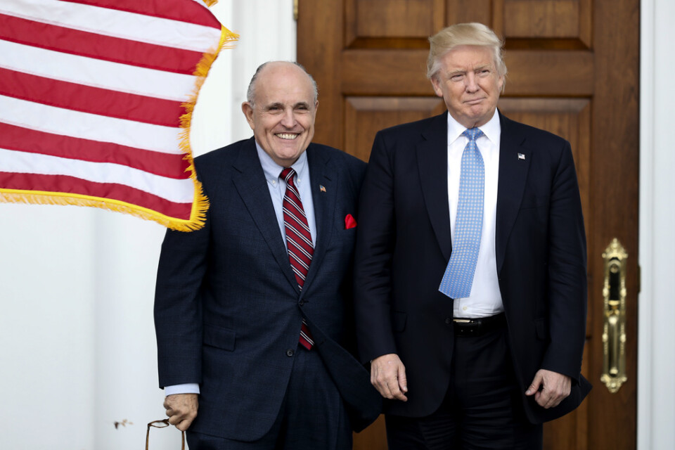 Rudy Giuliani och Donald Trump. Arkivbild, tagen i november 2016.