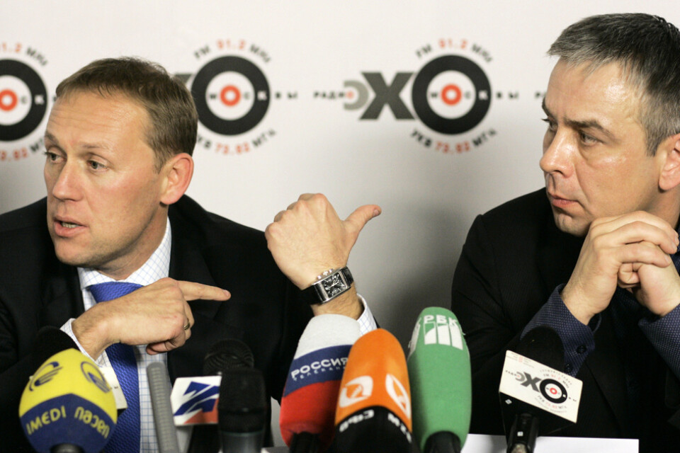 Dmitrij Kovtun, till höger, under en presskonferens med Andrej Lugovoj 2006, efter att ha anklagats för att ha förgiftat den ryske ex-agenten och regimkritikern Aleksandr Litvinenko. Arkivbild.
