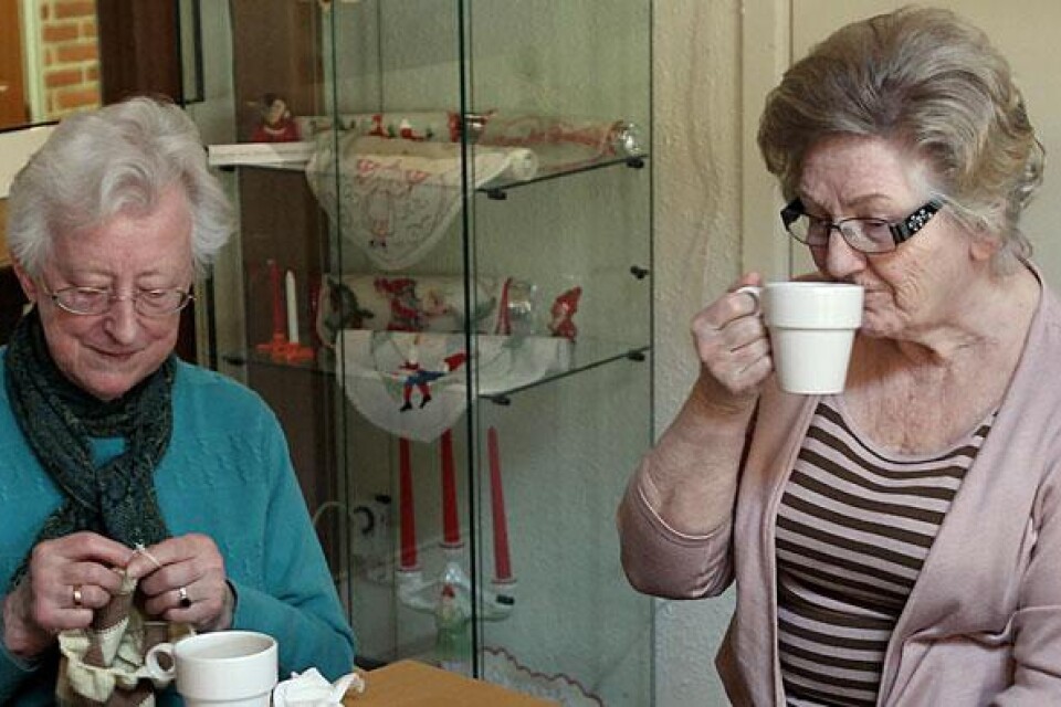 Gunilla Hansson och Margrethe Simonsson tar en liten kaffepaus.