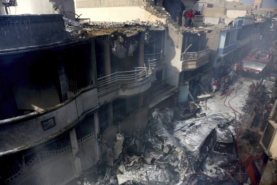 Planet kraschade i ett bostadsområde i Karachi.