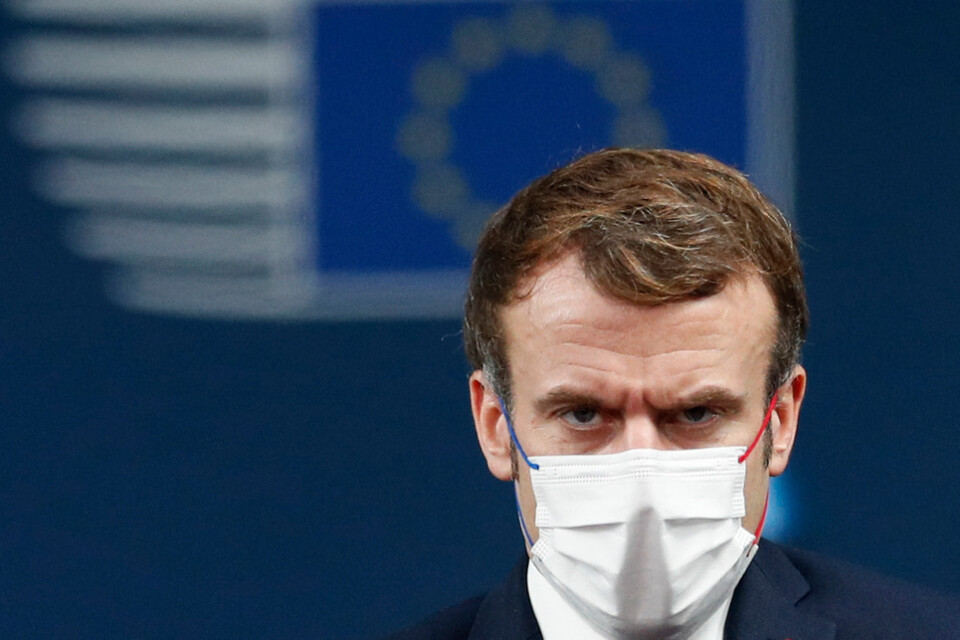 Frankrikes president Emmanuel Macrons förslag om skärpta krav på vaccinpass har antagits av en av den franska nationalförsamlingens två kammare. Arkivbild