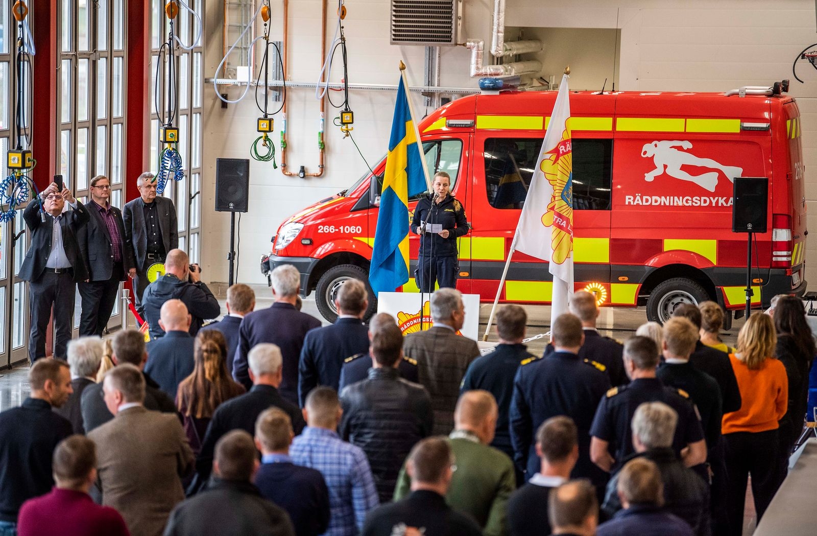 Nya brandstationen i Karlskrona invigdes på torsdagen. Räddningschef Anna Henningsson höll tal.