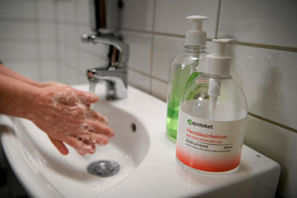 STOCKHOLM 20200312
Tvätta händerna noga med tvål och vatten
Foto: Jessica Gow / TT kod 10070