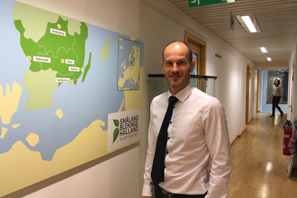 Småland, Blekinge och Halland har ett gemensamt regionkontor i Bryssel. Där har Sven Kastö varit chef sedan starten för 20 år sedan, och tillsammans med två medarbetare och två praktikanter är han regionens ögon och öron i EU.